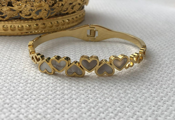 سوار قلوب ذهب