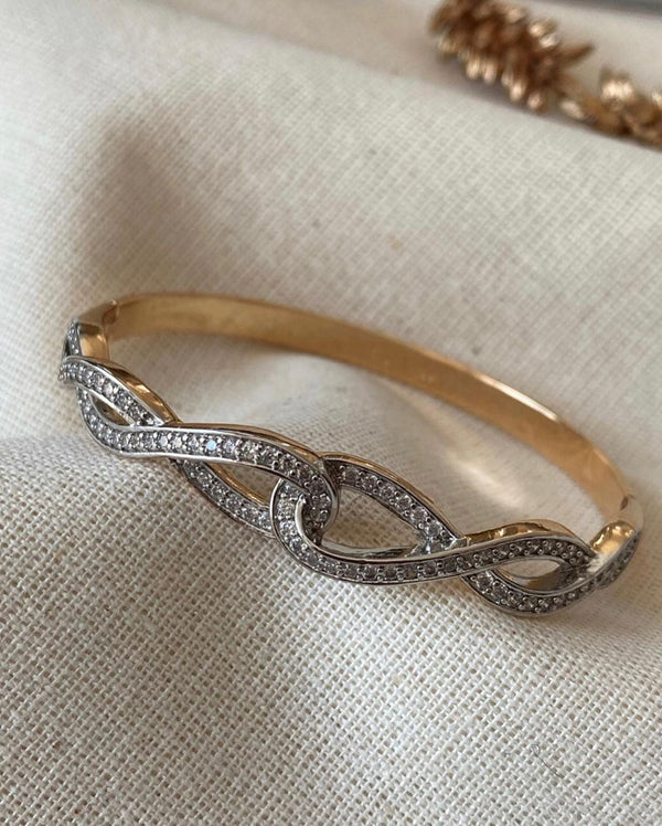 سوار عقدة متلألئ