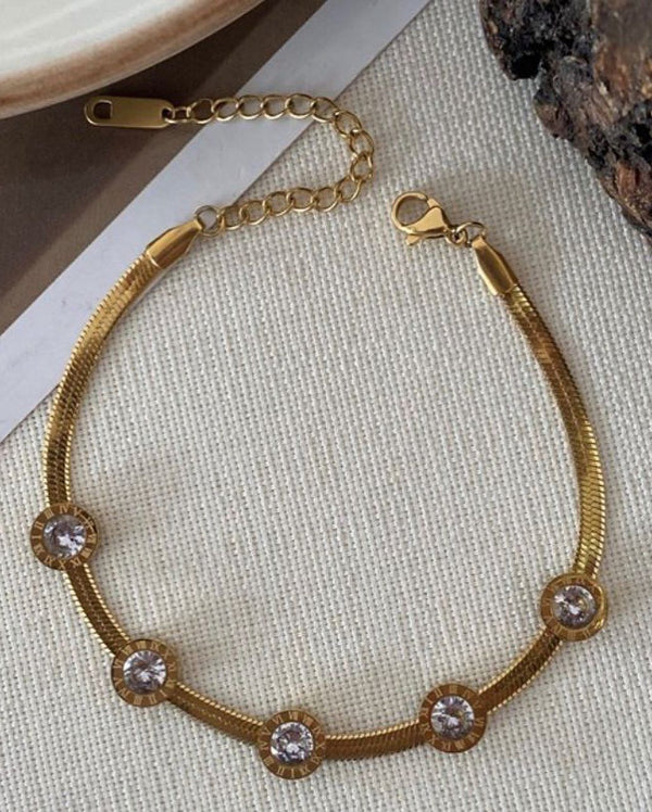 سوار الكريستال الذهبي