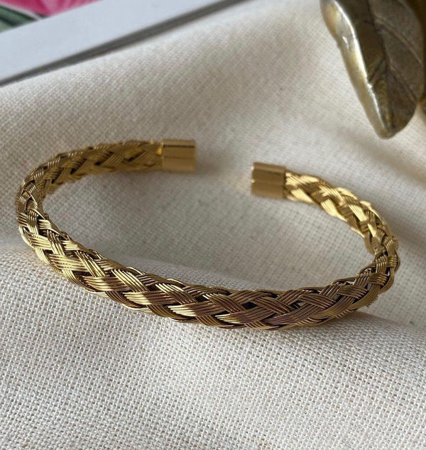 سوار مضفر ذهبي