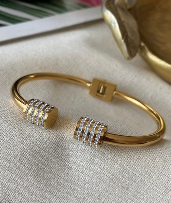 سوار ذهبي مرصع