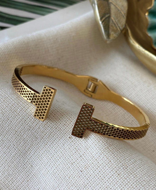 سوار تي ذهبي