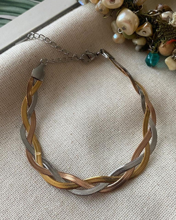 سوار جديلة ثلاثي