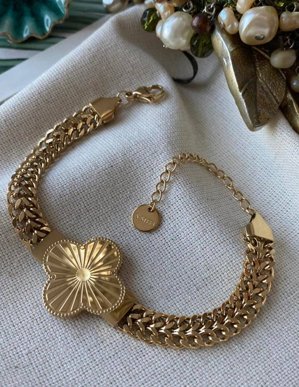 سوار الزهرة الذهبية