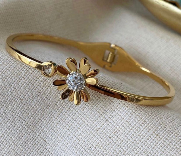 سوار زهرة ذهبية