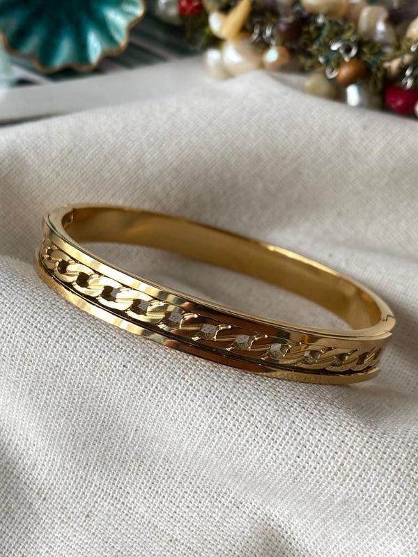 سوار سلسلة ذهبي