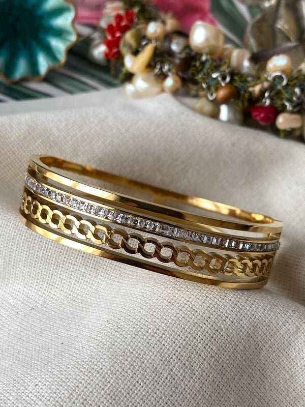 سوار الذهب المزين