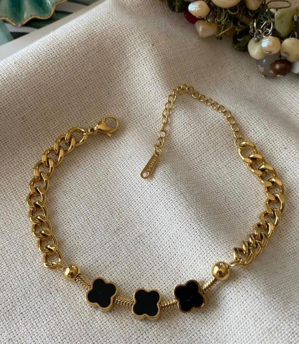 سوار الزهور الأسود