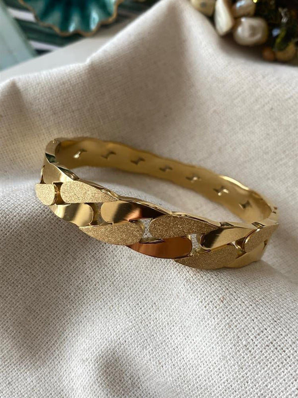 سوار ذهب لامع