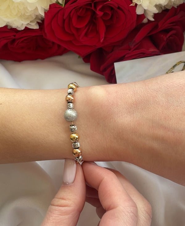 سوار كرات ملونة