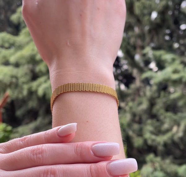 سوار شبكي ذهبي