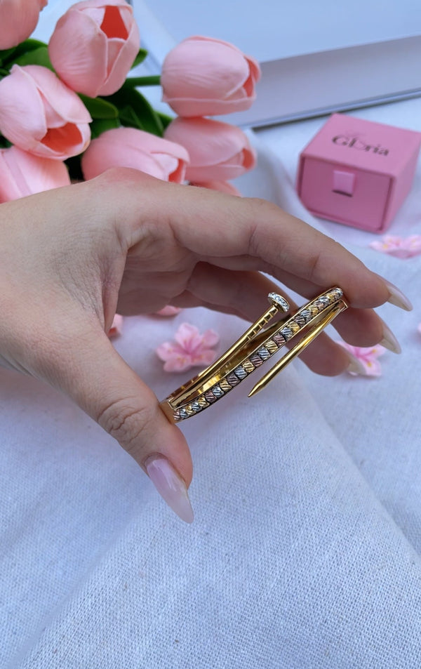 سوار مسمار فاخر