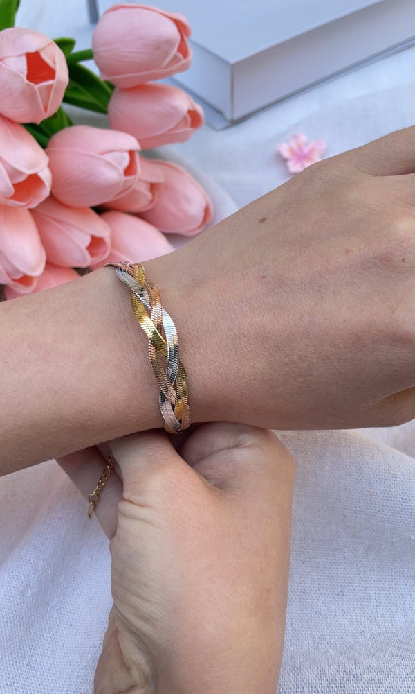 سوار مضفر ثلاثي