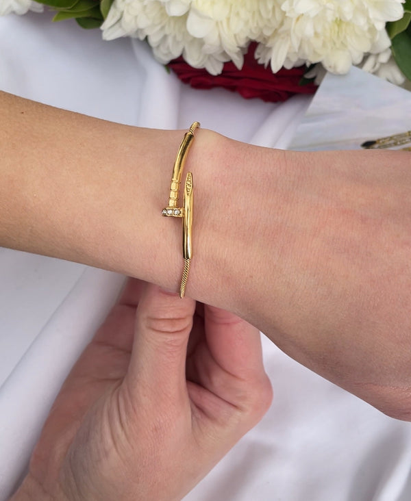 سوار مسمار ذهبي