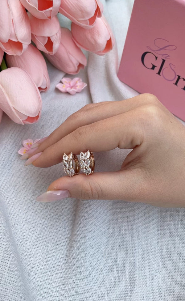 حلق ذهبي بتصميم أوراق