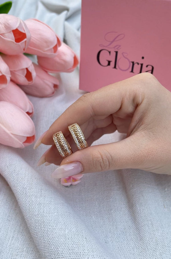 حلق ذهبي بنقشة يونانية