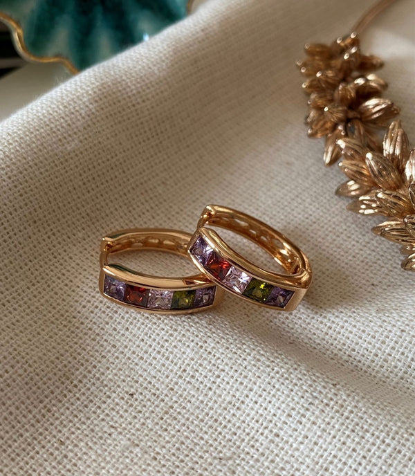 حلق هوب مرصع بألوان متنوعة