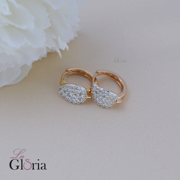 حلق ذهبي بأحجار براقة