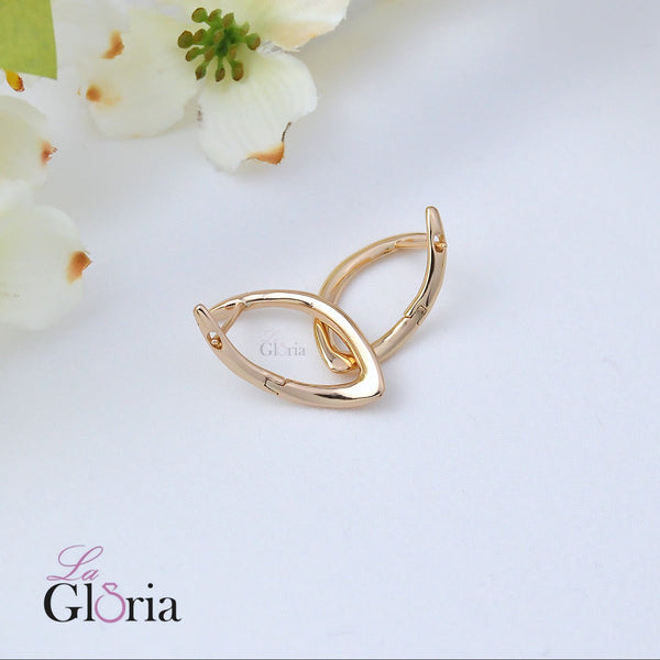 حلق ذهبي منحني أنيق