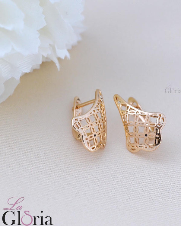 حلق شبكي ذهبي بالتصميم الهندسي