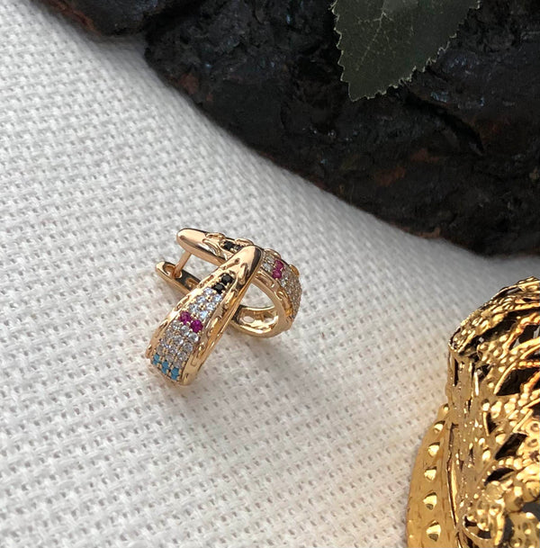 حلق متلألئ متعدد الأحجار