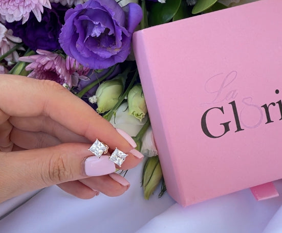 حلق مكعبي صغير لامعة