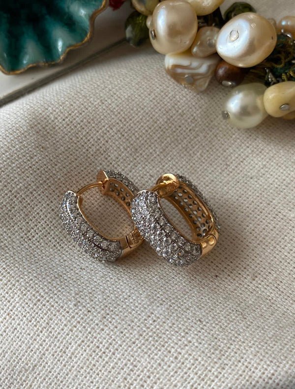 حلق هوب مربع مزين بالألماس