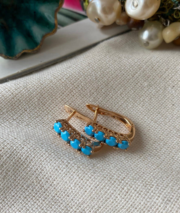 حلق ذهبي مزين بفيروز