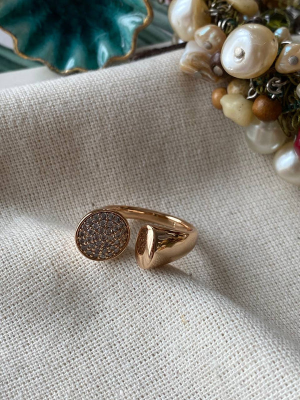 خاتم بتصميم عصري