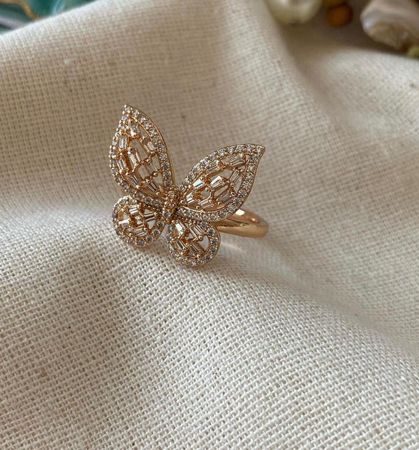 خاتم فراشة مرصعة