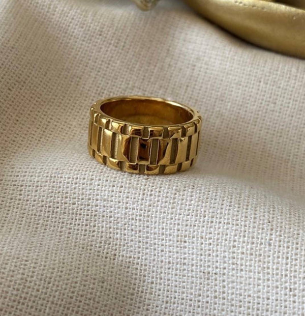 خاتم ذهبي عريض