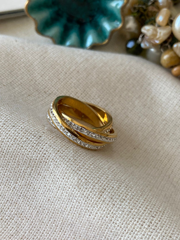 خاتم ذهبي متداخل