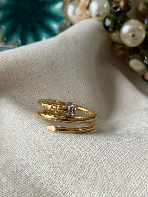 خاتم مسمار كبير