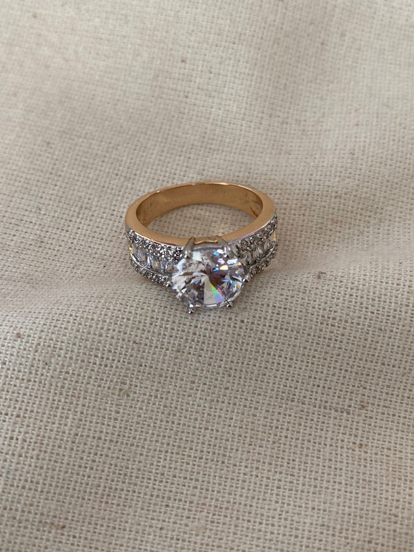 خاتم حجر كبير