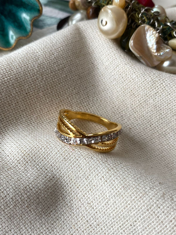 خاتم ذهب متقاطع