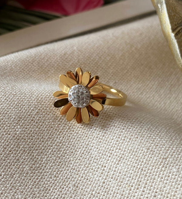 خاتم زهرة ذهبية