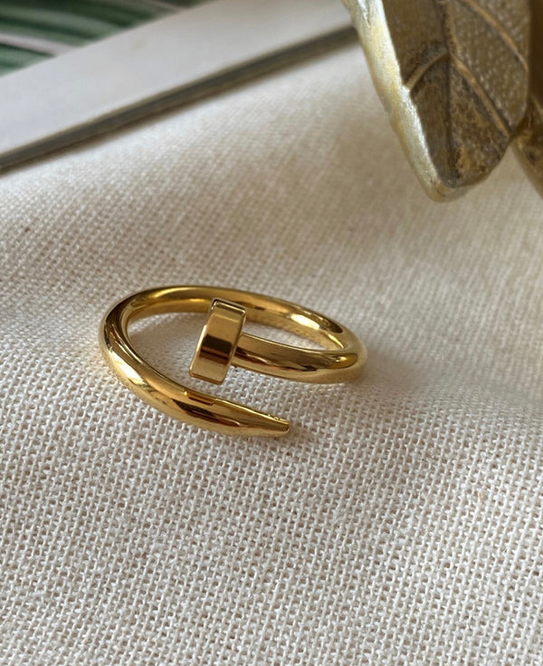 خاتم مسمار ذهبي