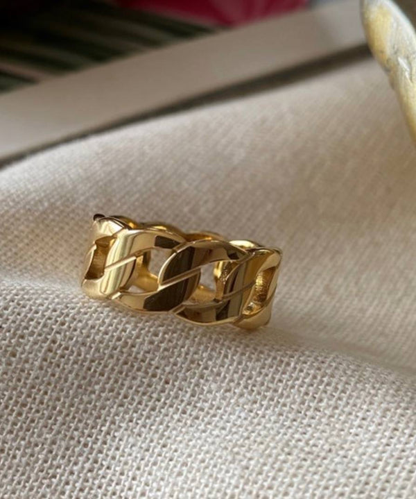خاتم حلقات ذهبية