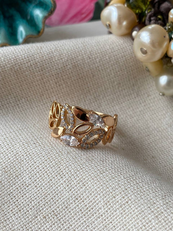 خاتم أوراق ذهبية