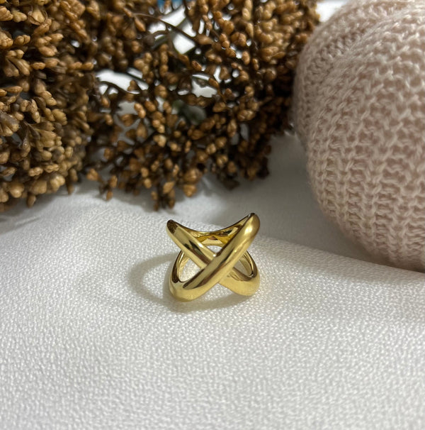 خاتم تقاطع ذهبي