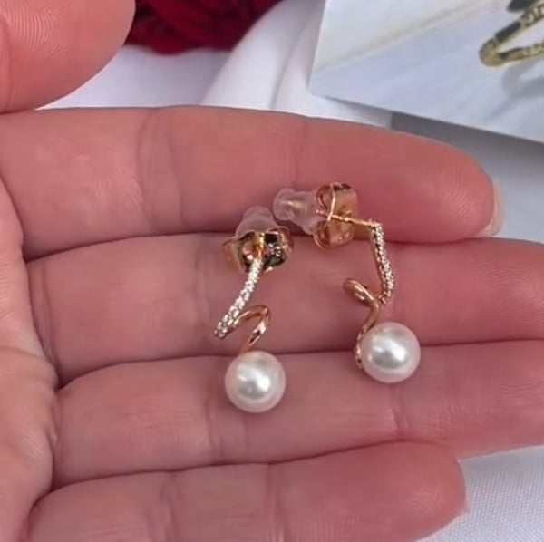 حلق لؤلؤ متدلي