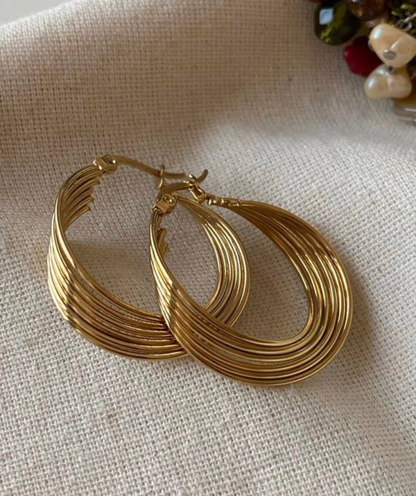 حلق ذهبي مجدول