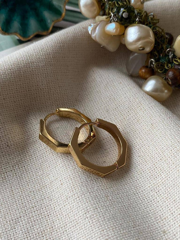 حلق هكساجون ذهبي