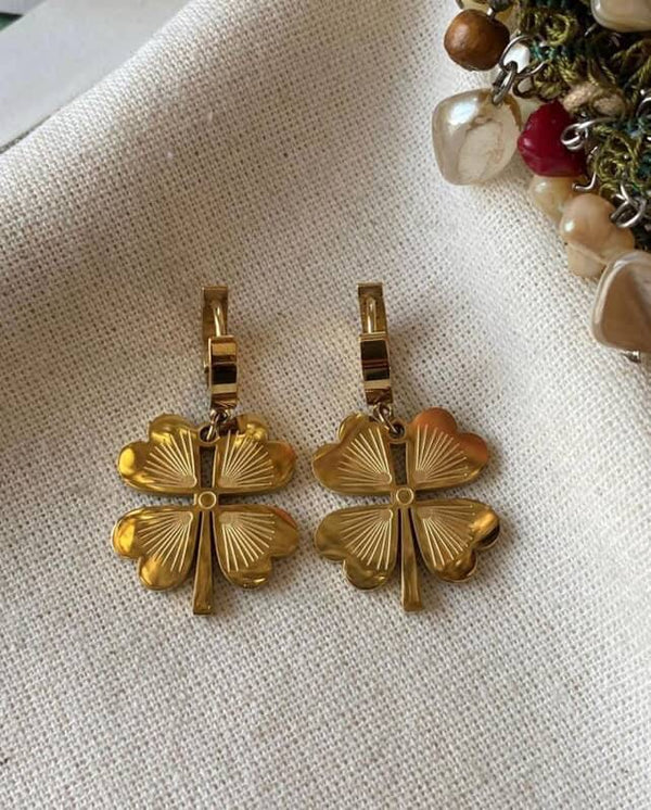 حلق ورقة رباعية سادة