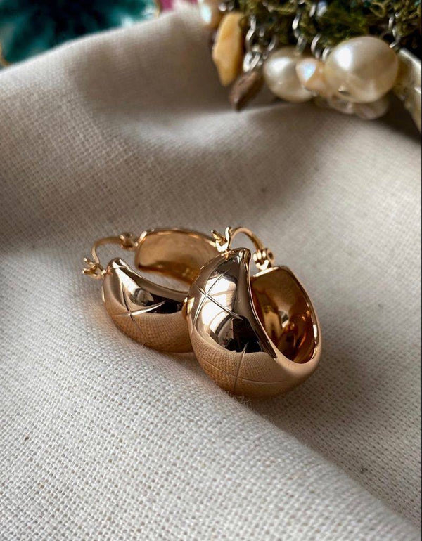 حلق هلالي ذهبي