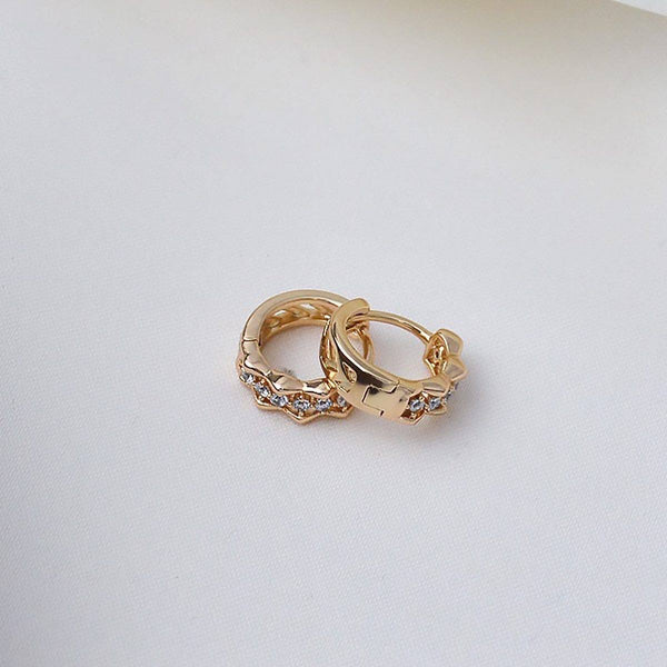 حلق ذهبي مزخرف