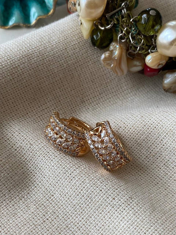 حلق ذهبي مرصع