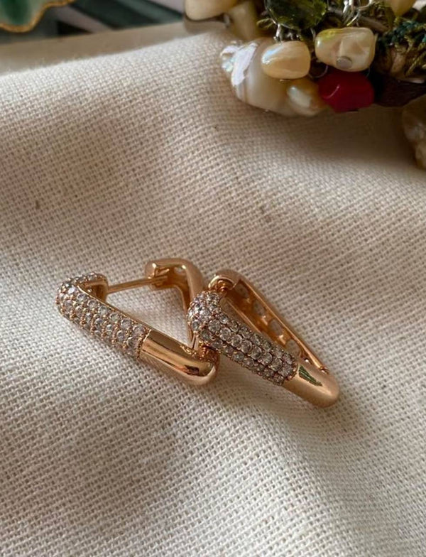 حلق مثلث مرصع