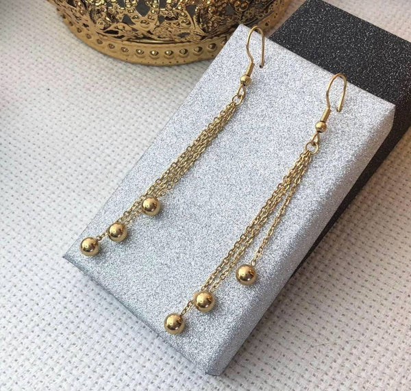 حلق كرات ذهبية