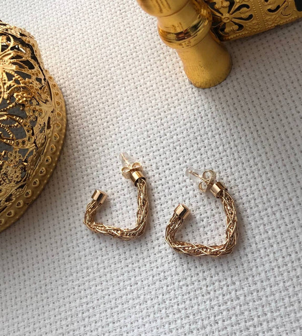 حلق مثلث مضفر